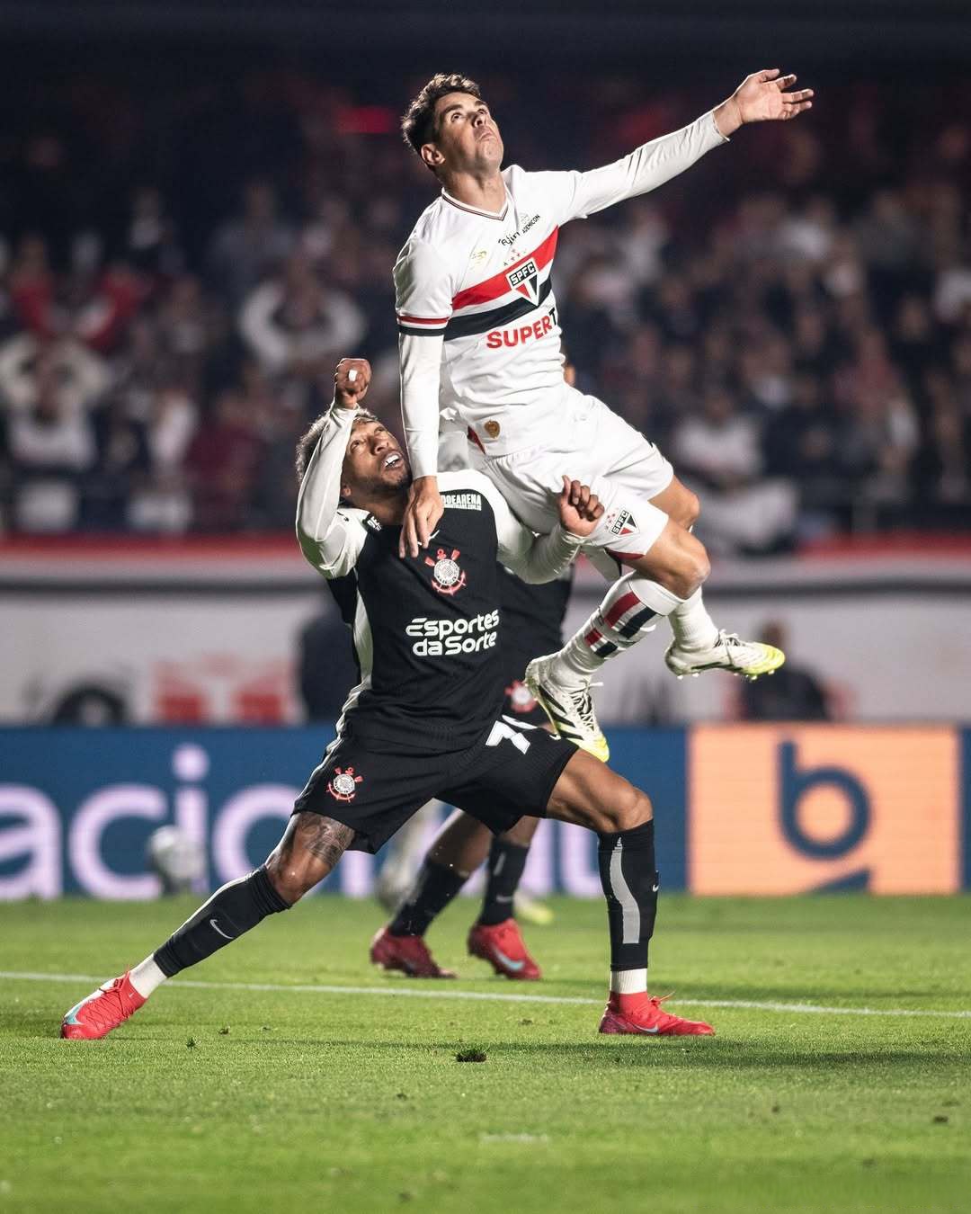 NG娱乐- c罗十大残暴级进球!守门员这哪是人干的事啊 